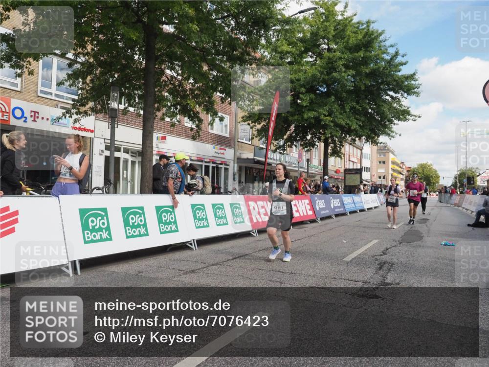 15.09.2024 - PSD Bank Halbmarathon Miley Keyser http://msf.ph/oto/7076423 15.09.2024 12:34:52 Ziel 2438, 3151, 3251, 3273, 3485 meine-sportfotos.de