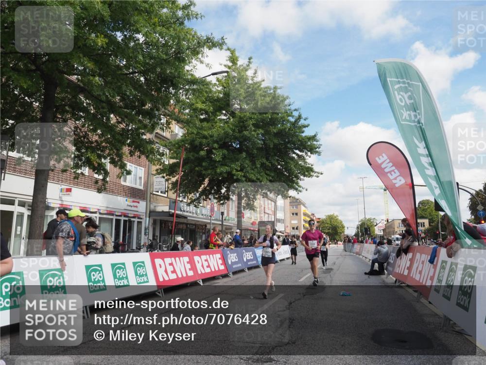 15.09.2024 - PSD Bank Halbmarathon Miley Keyser http://msf.ph/oto/7076428 15.09.2024 12:34:53 Ziel 2438, 3151, 3251, 3273, 3485 meine-sportfotos.de