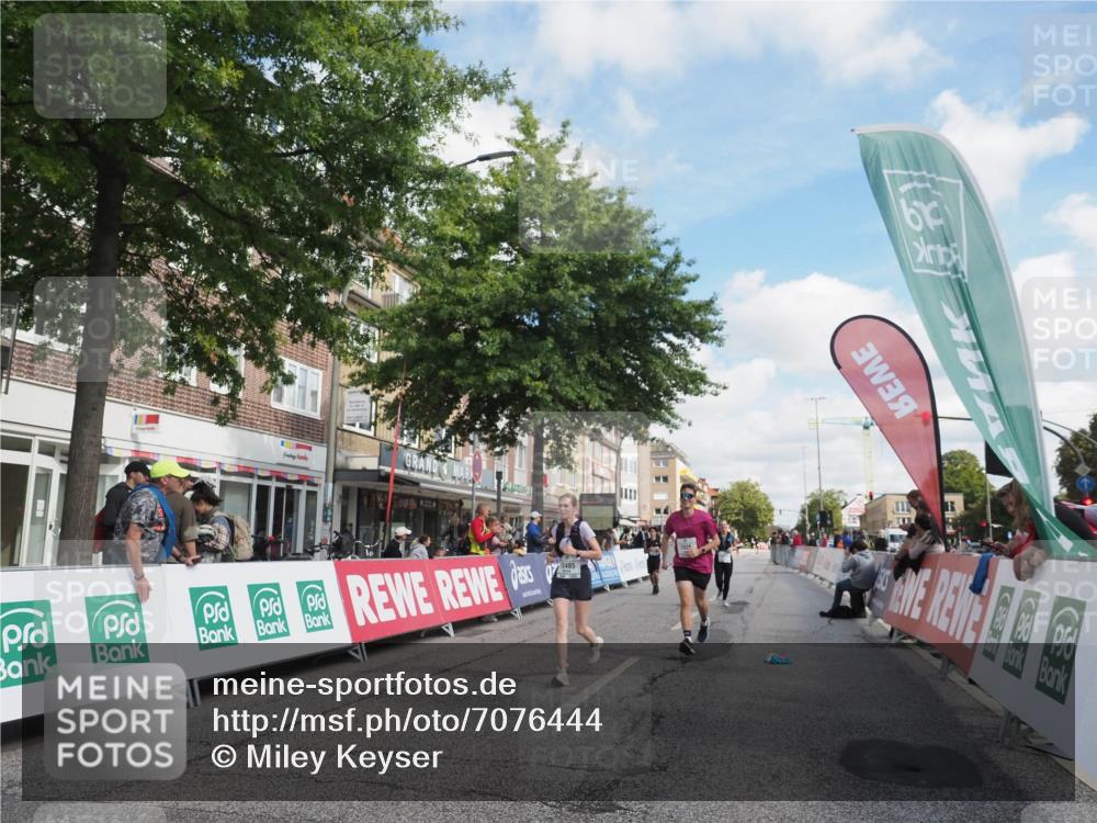 15.09.2024 - PSD Bank Halbmarathon Miley Keyser http://msf.ph/oto/7076444 15.09.2024 12:34:53 Ziel 2438, 3151, 3251, 3273, 3485 meine-sportfotos.de