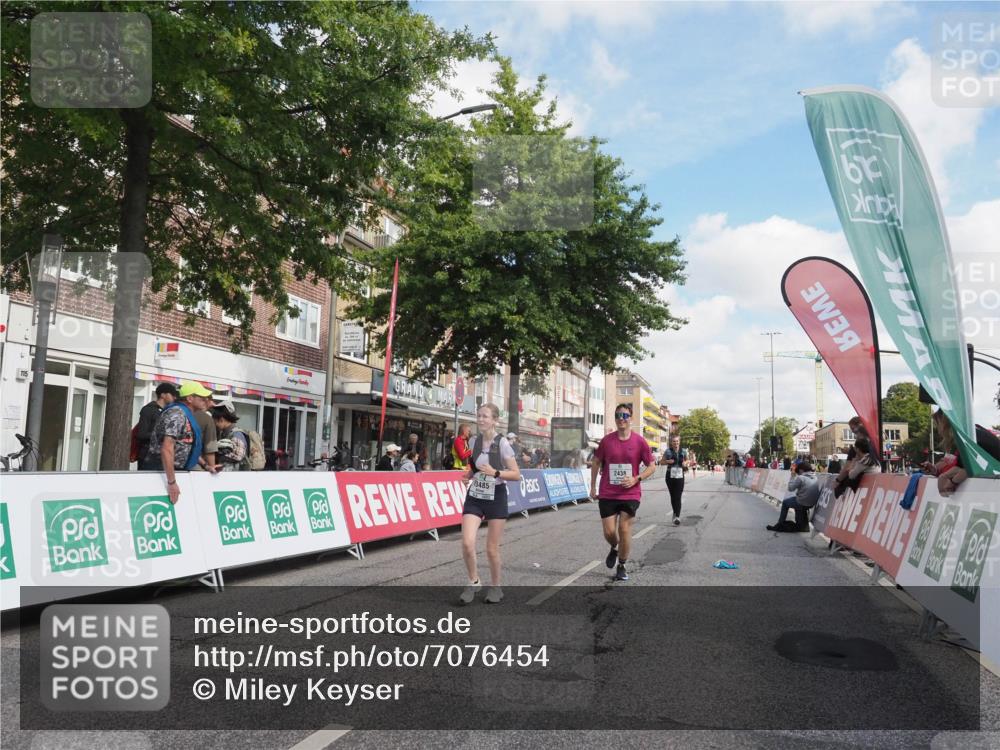 15.09.2024 - PSD Bank Halbmarathon Miley Keyser http://msf.ph/oto/7076454 15.09.2024 12:34:54 Ziel 2438, 3151, 3251, 3273, 3485 meine-sportfotos.de