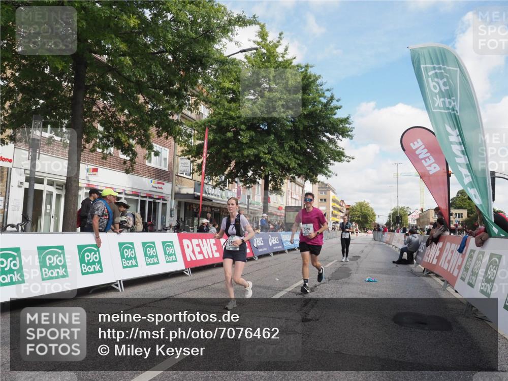 15.09.2024 - PSD Bank Halbmarathon Miley Keyser http://msf.ph/oto/7076462 15.09.2024 12:34:54 Ziel 2438, 3151, 3251, 3273, 3485 meine-sportfotos.de