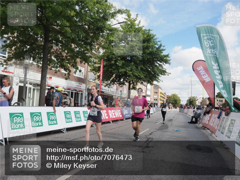 15.09.2024 - PSD Bank Halbmarathon Miley Keyser http://msf.ph/oto/7076473 15.09.2024 12:34:55 Ziel 2438, 3151, 3251, 3273, 3485 meine-sportfotos.de