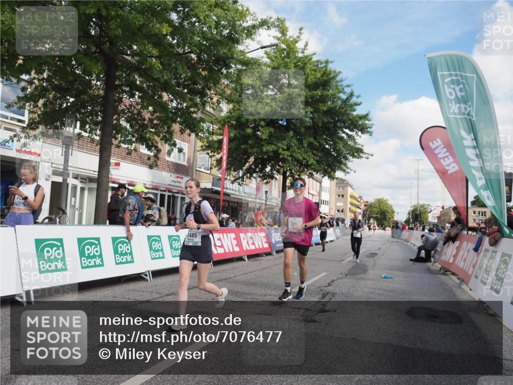 15.09.2024 - PSD Bank Halbmarathon Miley Keyser http://msf.ph/oto/7076477 15.09.2024 12:34:55 Ziel 2438, 3151, 3251, 3273, 3485 meine-sportfotos.de