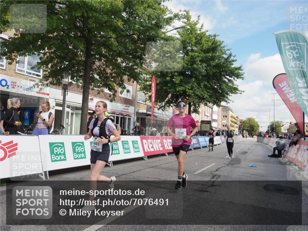 15.09.2024 - PSD Bank Halbmarathon Miley Keyser http://msf.ph/oto/7076491 15.09.2024 12:34:55 Ziel 2438, 3151, 3251, 3273, 3485 meine-sportfotos.de