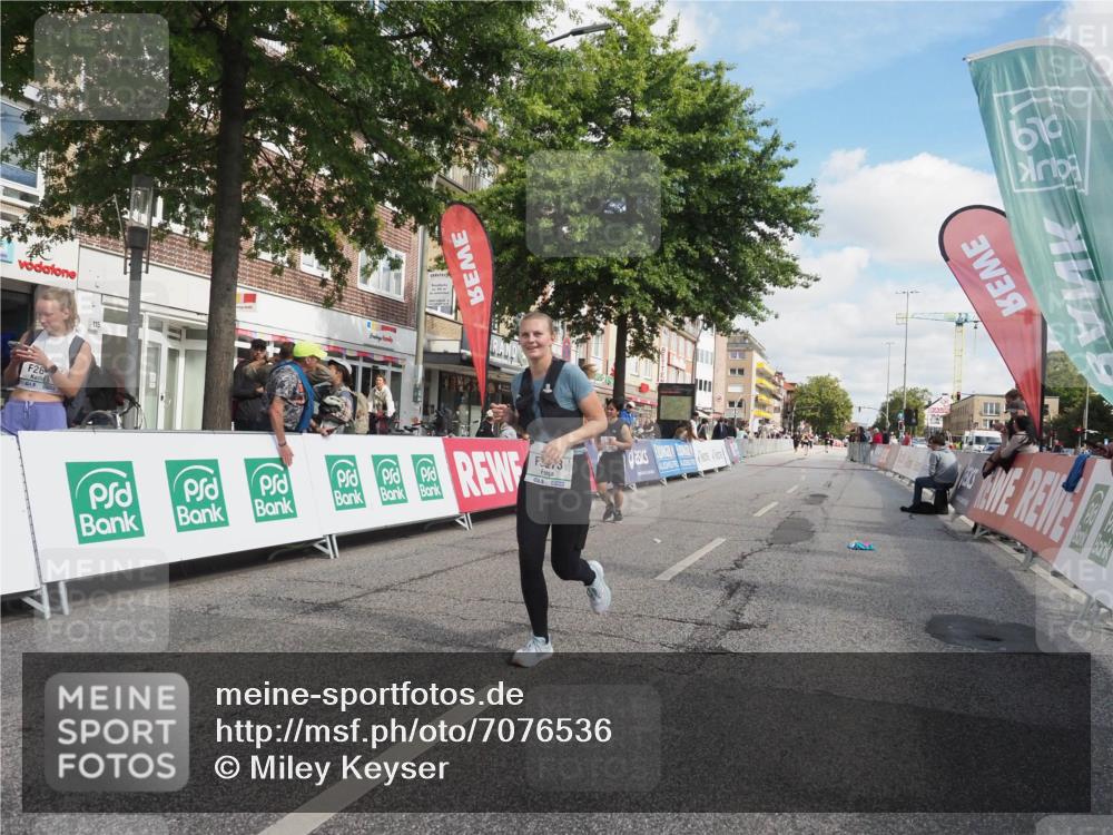 15.09.2024 - PSD Bank Halbmarathon Miley Keyser http://msf.ph/oto/7076536 15.09.2024 12:34:58 Ziel 2438, 2444, 3151, 3251, 3273, 3485 meine-sportfotos.de