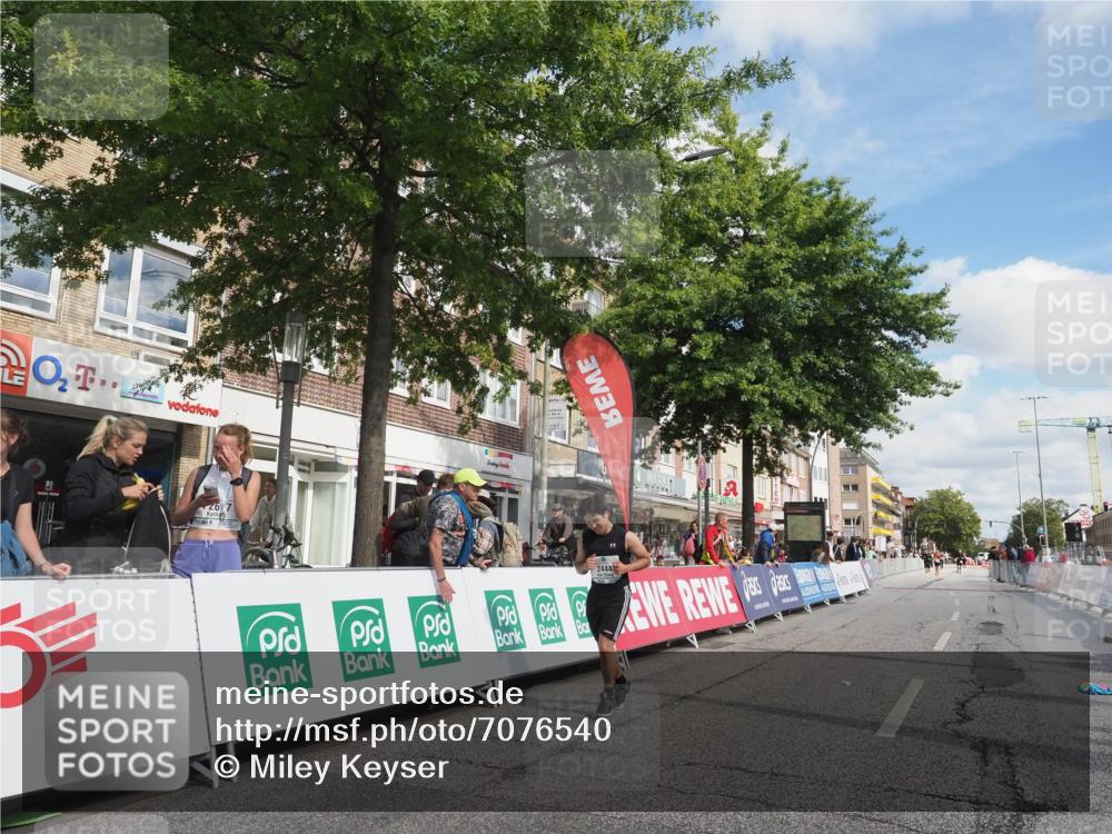15.09.2024 - PSD Bank Halbmarathon Miley Keyser http://msf.ph/oto/7076540 15.09.2024 12:35:00 Ziel 2438, 2444, 3151, 3251, 3273, 3485 meine-sportfotos.de