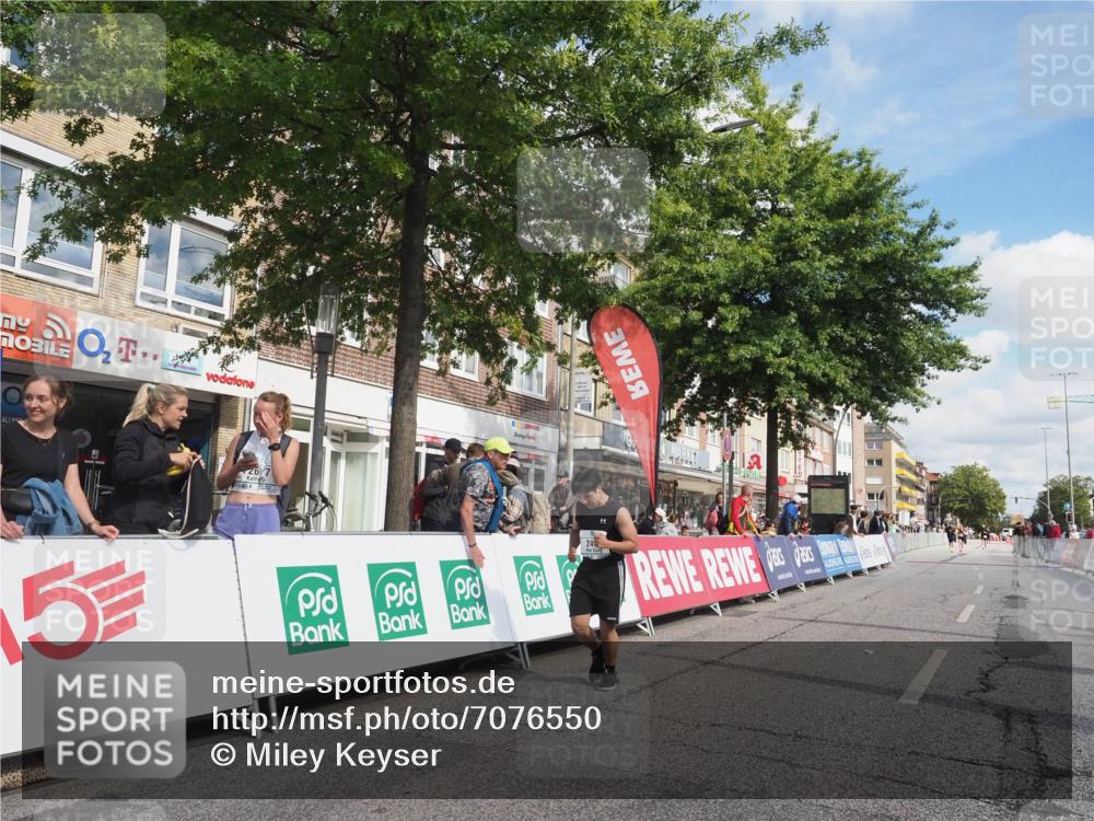 15.09.2024 - PSD Bank Halbmarathon Miley Keyser http://msf.ph/oto/7076550 15.09.2024 12:35:00 Ziel 2438, 2444, 3151, 3251, 3273, 3485 meine-sportfotos.de