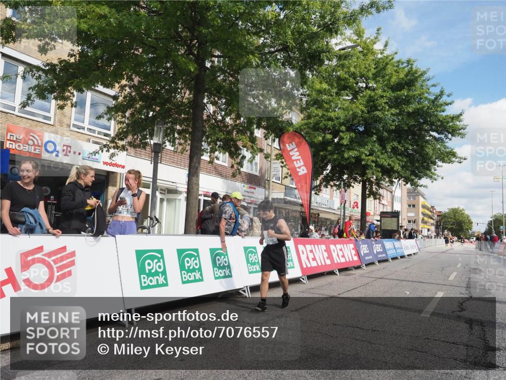 15.09.2024 - PSD Bank Halbmarathon Miley Keyser http://msf.ph/oto/7076557 15.09.2024 12:35:00 Ziel 2438, 2444, 3151, 3251, 3273, 3485 meine-sportfotos.de