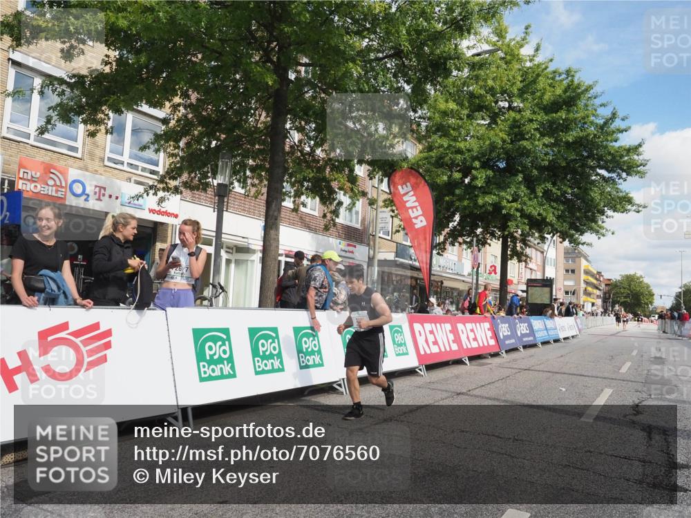 15.09.2024 - PSD Bank Halbmarathon Miley Keyser http://msf.ph/oto/7076560 15.09.2024 12:35:00 Ziel 2438, 2444, 3151, 3251, 3273, 3485 meine-sportfotos.de