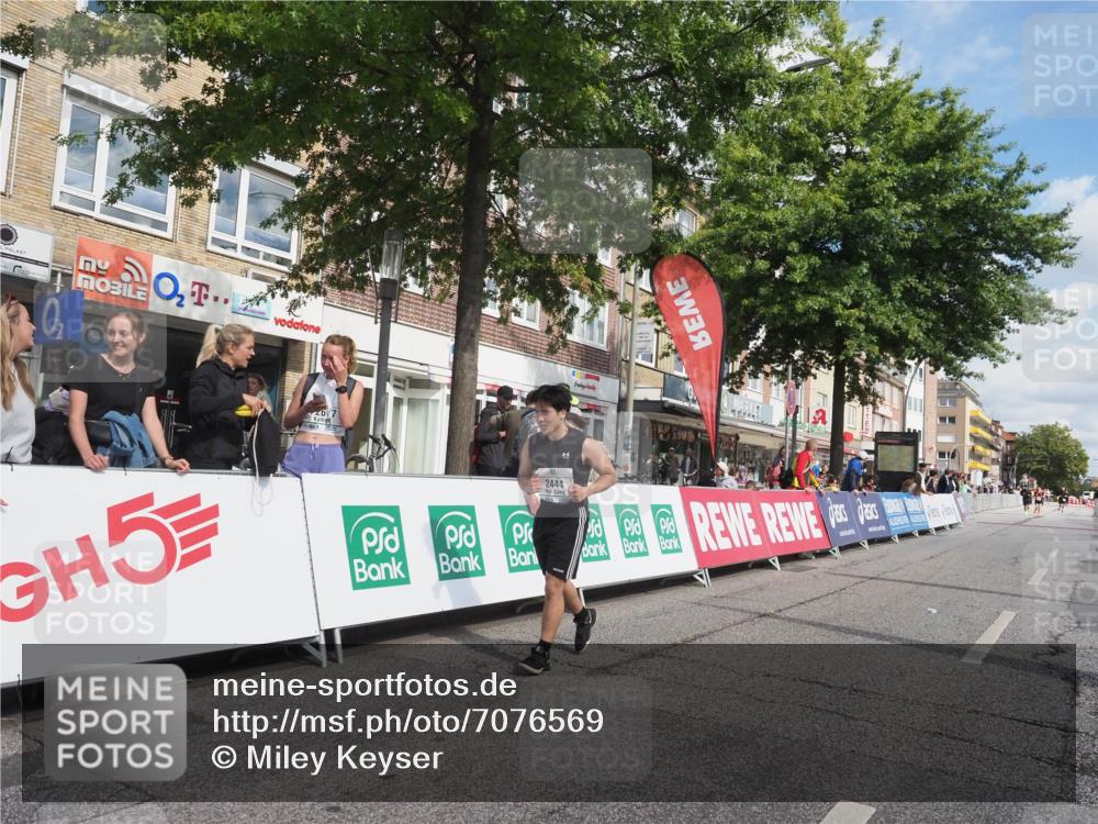 15.09.2024 - PSD Bank Halbmarathon Miley Keyser http://msf.ph/oto/7076569 15.09.2024 12:35:00 Ziel 2438, 2444, 3151, 3251, 3273, 3485 meine-sportfotos.de