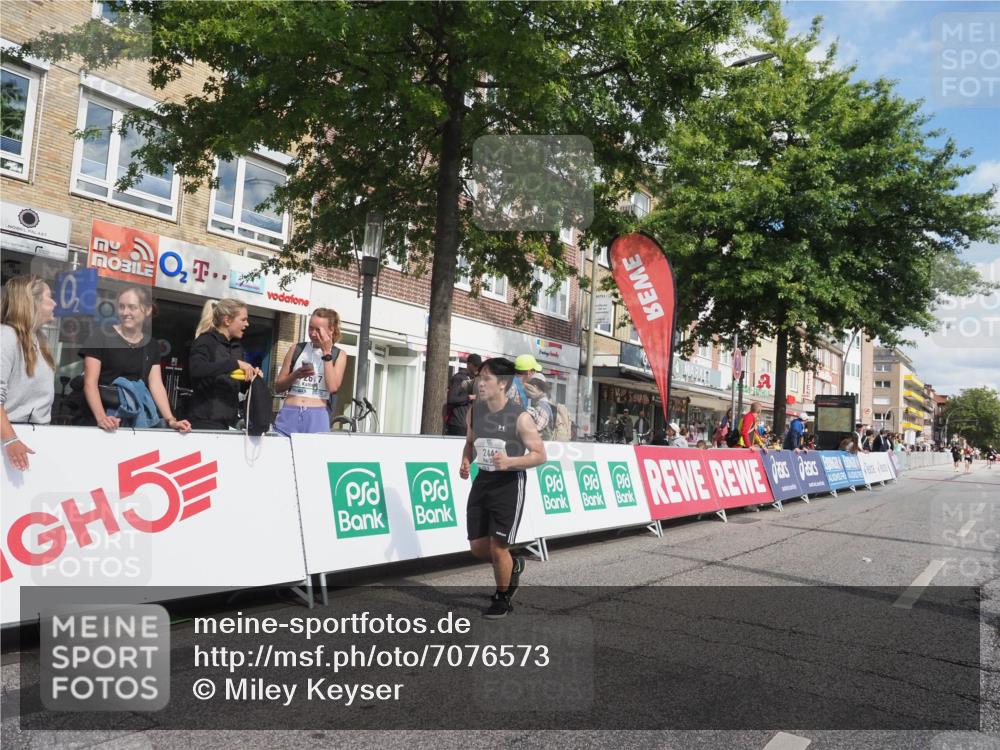 15.09.2024 - PSD Bank Halbmarathon Miley Keyser http://msf.ph/oto/7076573 15.09.2024 12:35:00 Ziel 2438, 2444, 3151, 3251, 3273, 3485 meine-sportfotos.de