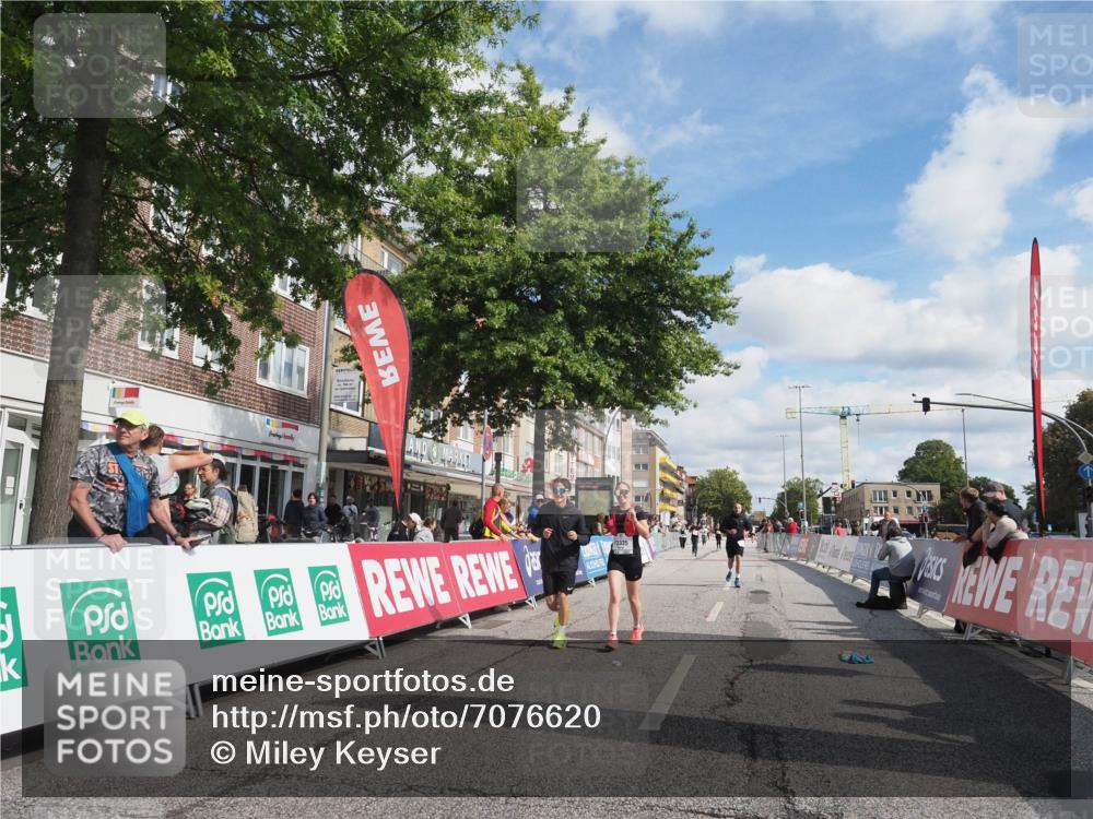 15.09.2024 - PSD Bank Halbmarathon Miley Keyser http://msf.ph/oto/7076620 15.09.2024 12:35:17 Ziel 2207, 2324, 2444, 3335 meine-sportfotos.de