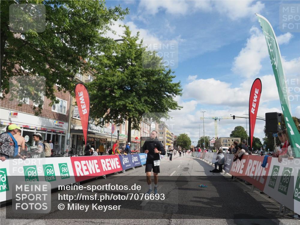 15.09.2024 - PSD Bank Halbmarathon Miley Keyser http://msf.ph/oto/7076693 15.09.2024 12:35:21 Ziel 2207, 2324, 3300, 3335, 3468 meine-sportfotos.de