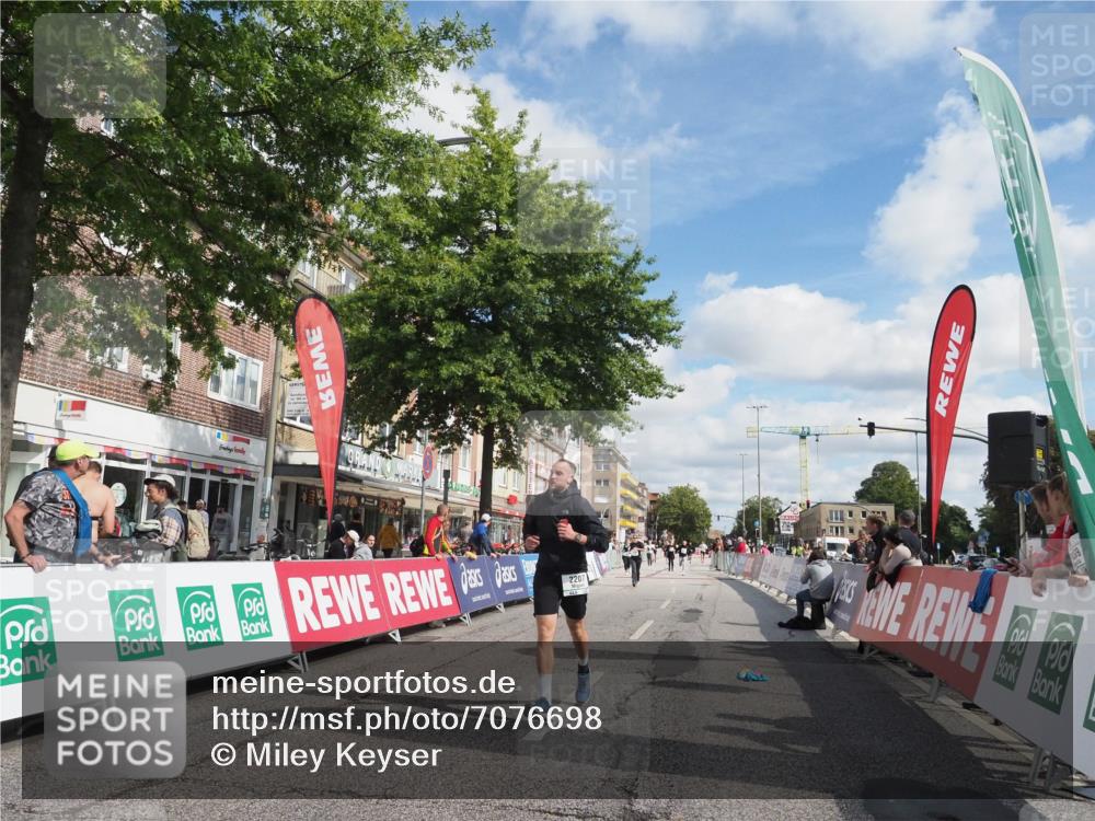 15.09.2024 - PSD Bank Halbmarathon Miley Keyser http://msf.ph/oto/7076698 15.09.2024 12:35:21 Ziel 2207, 2324, 3300, 3335, 3468 meine-sportfotos.de