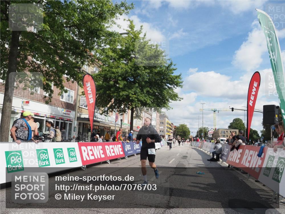 15.09.2024 - PSD Bank Halbmarathon Miley Keyser http://msf.ph/oto/7076703 15.09.2024 12:35:22 Ziel 2207, 2324, 3300, 3335, 3468 meine-sportfotos.de