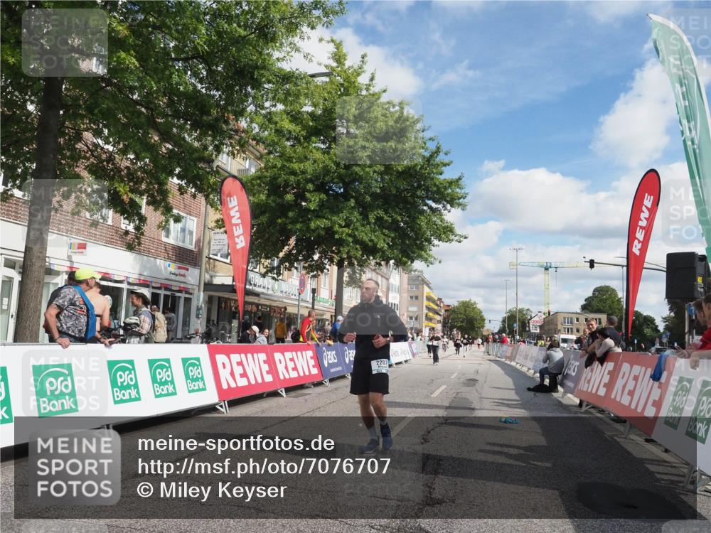 15.09.2024 - PSD Bank Halbmarathon Miley Keyser http://msf.ph/oto/7076707 15.09.2024 12:35:22 Ziel 2207, 2324, 3300, 3335, 3468 meine-sportfotos.de