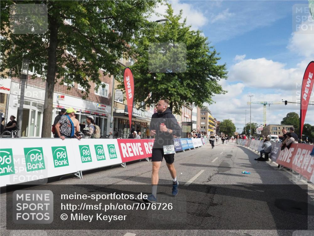 15.09.2024 - PSD Bank Halbmarathon Miley Keyser http://msf.ph/oto/7076726 15.09.2024 12:35:22 Ziel 2207, 2324, 3300, 3335, 3468 meine-sportfotos.de