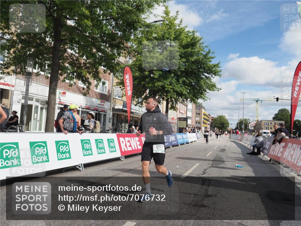15.09.2024 - PSD Bank Halbmarathon Miley Keyser http://msf.ph/oto/7076732 15.09.2024 12:35:22 Ziel 2207, 2324, 3300, 3335, 3468 meine-sportfotos.de