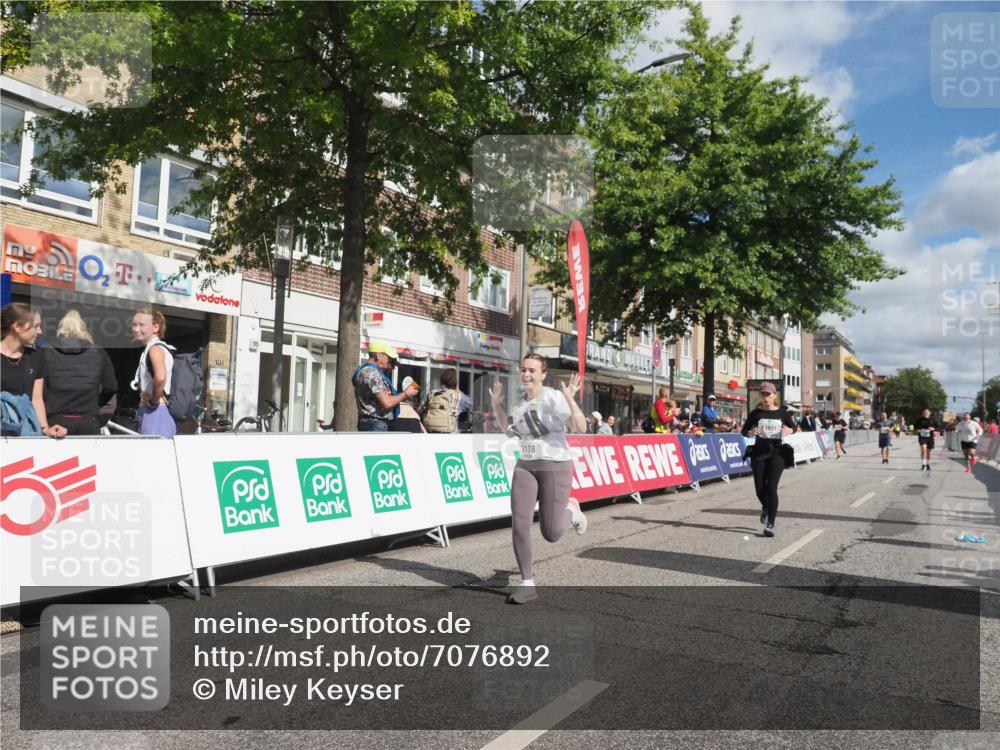 15.09.2024 - PSD Bank Halbmarathon Miley Keyser http://msf.ph/oto/7076892 15.09.2024 12:35:34 Ziel 1504, 2207, 2286, 2324, 3071, 3178, 3300, 3329, 3335, 3468 meine-sportfotos.de