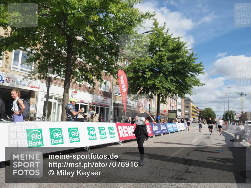 15.09.2024 - PSD Bank Halbmarathon Miley Keyser http://msf.ph/oto/7076916 15.09.2024 12:35:35 Ziel 1504, 2207, 2286, 2324, 3071, 3178, 3300, 3329, 3335, 3468 meine-sportfotos.de