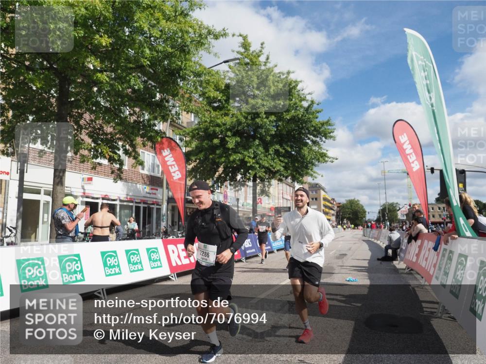 15.09.2024 - PSD Bank Halbmarathon Miley Keyser http://msf.ph/oto/7076994 15.09.2024 12:35:41 Ziel 1504, 1895, 2257, 2286, 3071, 3178, 3329 meine-sportfotos.de