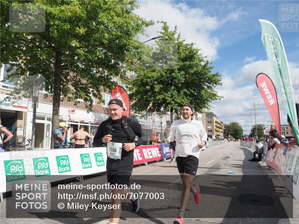 15.09.2024 - PSD Bank Halbmarathon Miley Keyser http://msf.ph/oto/7077003 15.09.2024 12:35:41 Ziel 1504, 1895, 2257, 2286, 3071, 3178, 3329 meine-sportfotos.de