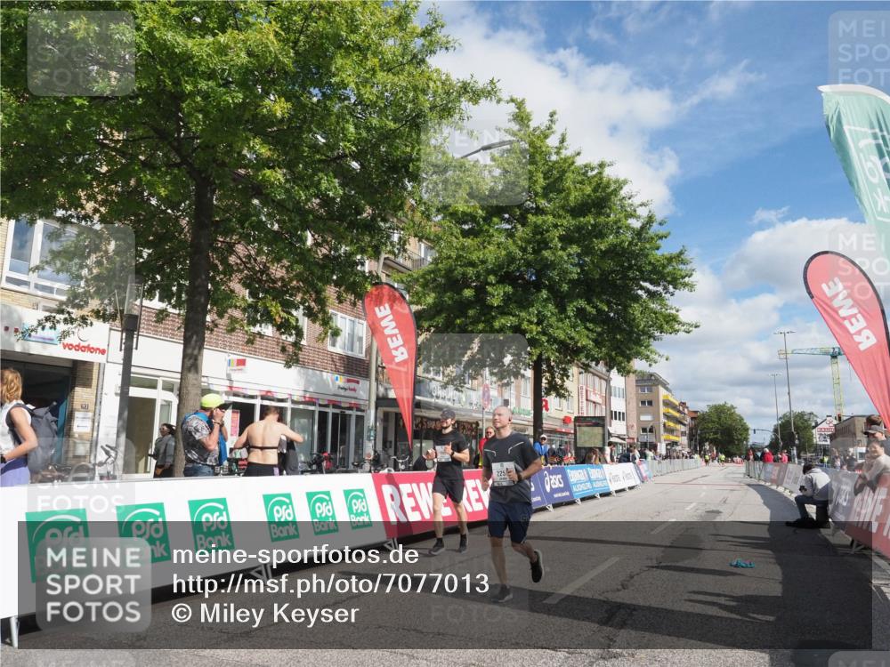 15.09.2024 - PSD Bank Halbmarathon Miley Keyser http://msf.ph/oto/7077013 15.09.2024 12:35:42 Ziel 1504, 1895, 2257, 2286, 3071, 3178, 3329 meine-sportfotos.de