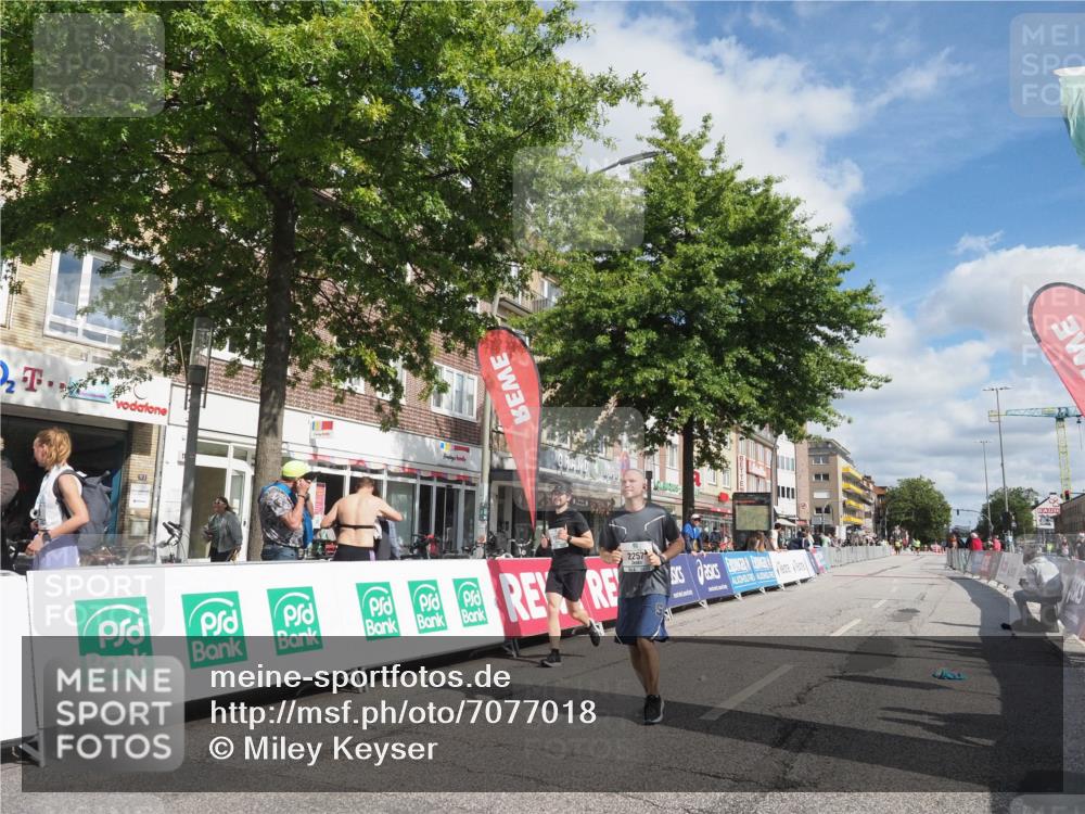 15.09.2024 - PSD Bank Halbmarathon Miley Keyser http://msf.ph/oto/7077018 15.09.2024 12:35:42 Ziel 1504, 1895, 2257, 2286, 3071, 3178, 3329 meine-sportfotos.de