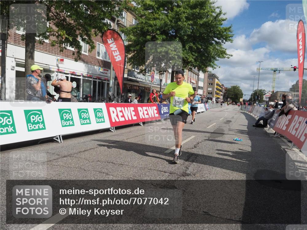 15.09.2024 - PSD Bank Halbmarathon Miley Keyser http://msf.ph/oto/7077042 15.09.2024 12:36:16 Ziel 2302, 2380 meine-sportfotos.de
