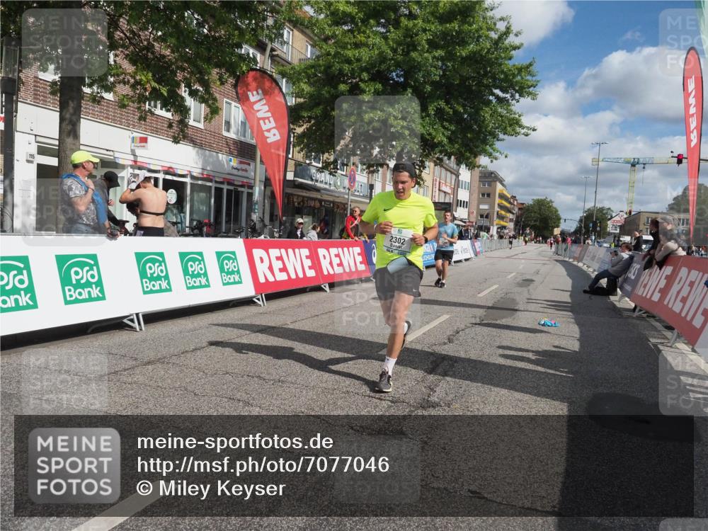 15.09.2024 - PSD Bank Halbmarathon Miley Keyser http://msf.ph/oto/7077046 15.09.2024 12:36:16 Ziel 2302, 2380 meine-sportfotos.de
