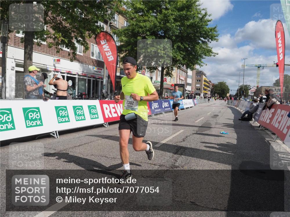 15.09.2024 - PSD Bank Halbmarathon Miley Keyser http://msf.ph/oto/7077054 15.09.2024 12:36:16 Ziel 2302, 2380 meine-sportfotos.de