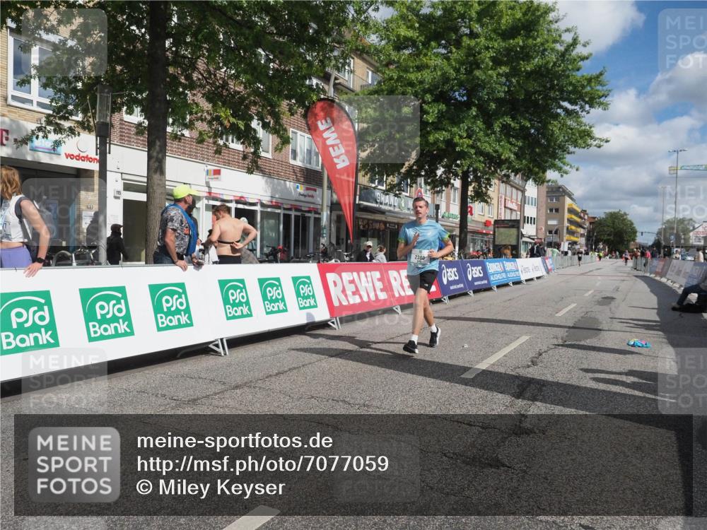 15.09.2024 - PSD Bank Halbmarathon Miley Keyser http://msf.ph/oto/7077059 15.09.2024 12:36:18 Ziel 2302, 2380 meine-sportfotos.de