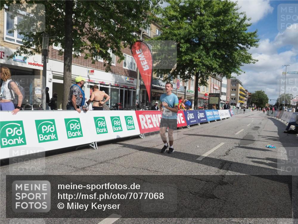 15.09.2024 - PSD Bank Halbmarathon Miley Keyser http://msf.ph/oto/7077068 15.09.2024 12:36:18 Ziel 2302, 2380 meine-sportfotos.de