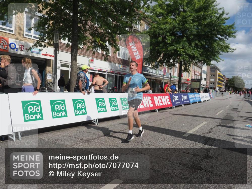 15.09.2024 - PSD Bank Halbmarathon Miley Keyser http://msf.ph/oto/7077074 15.09.2024 12:36:19 Ziel 2302, 2380 meine-sportfotos.de