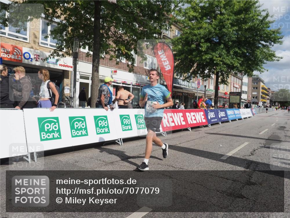 15.09.2024 - PSD Bank Halbmarathon Miley Keyser http://msf.ph/oto/7077079 15.09.2024 12:36:19 Ziel 2302, 2380 meine-sportfotos.de