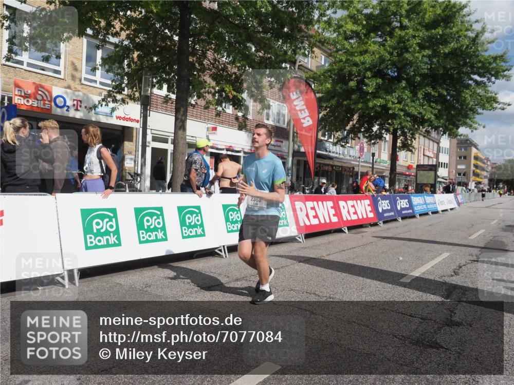 15.09.2024 - PSD Bank Halbmarathon Miley Keyser http://msf.ph/oto/7077084 15.09.2024 12:36:19 Ziel 2302, 2380 meine-sportfotos.de