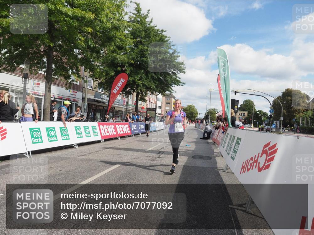 15.09.2024 - PSD Bank Halbmarathon Miley Keyser http://msf.ph/oto/7077092 15.09.2024 12:36:40 Ziel 1978, 3404, 3411 meine-sportfotos.de
