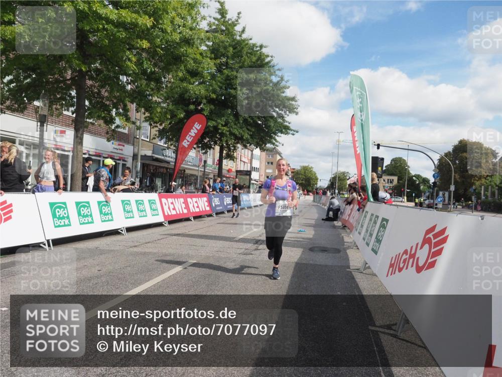 15.09.2024 - PSD Bank Halbmarathon Miley Keyser http://msf.ph/oto/7077097 15.09.2024 12:36:40 Ziel 1978, 3404, 3411 meine-sportfotos.de