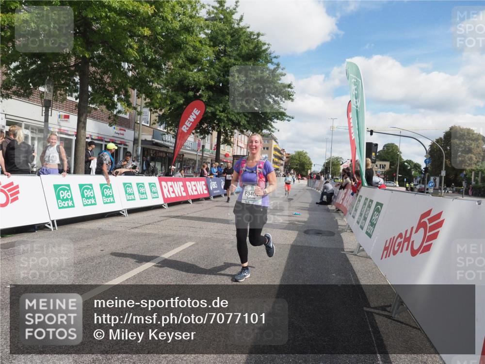 15.09.2024 - PSD Bank Halbmarathon Miley Keyser http://msf.ph/oto/7077101 15.09.2024 12:36:41 Ziel 1978, 3404, 3411 meine-sportfotos.de