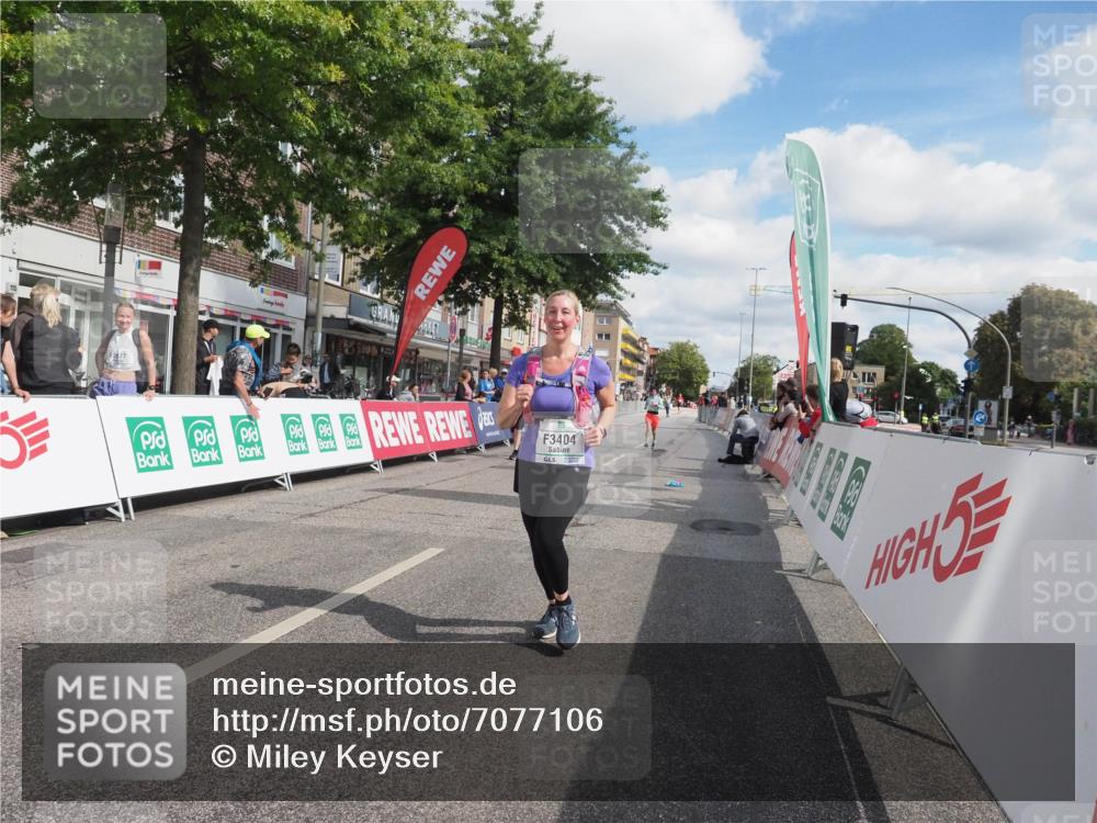 15.09.2024 - PSD Bank Halbmarathon Miley Keyser http://msf.ph/oto/7077106 15.09.2024 12:36:41 Ziel 1978, 3404, 3411 meine-sportfotos.de