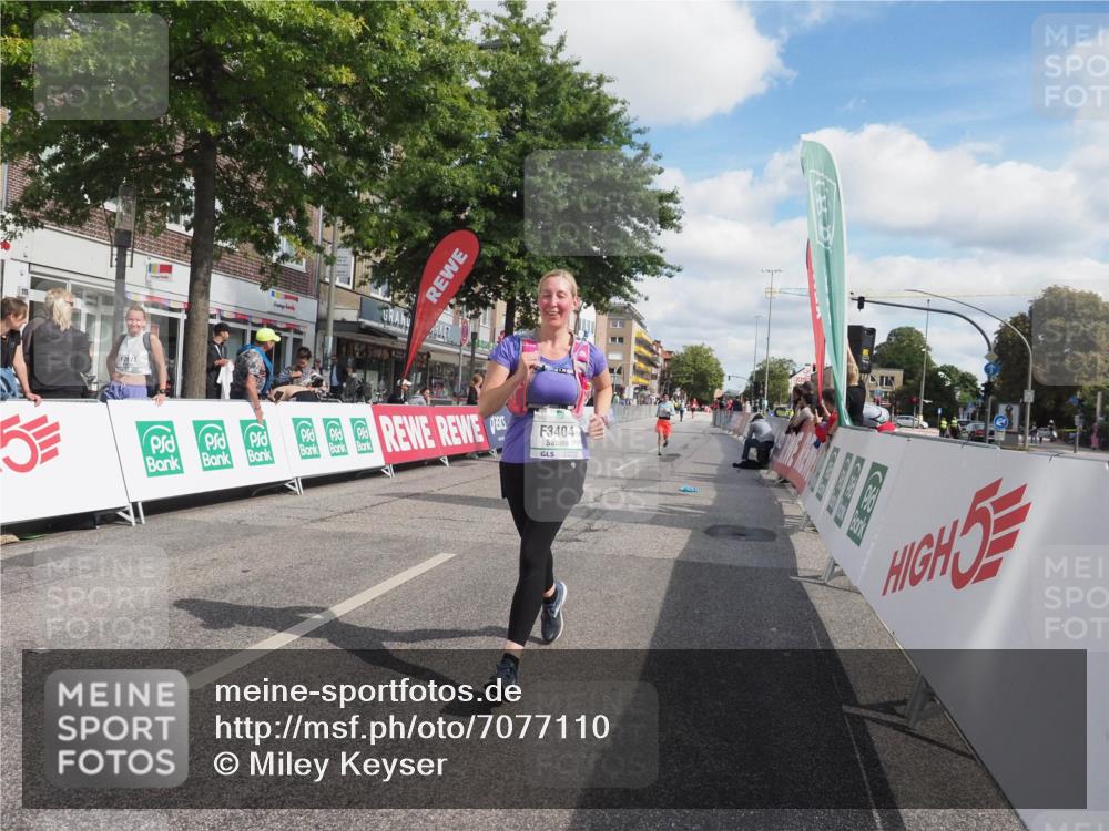 15.09.2024 - PSD Bank Halbmarathon Miley Keyser http://msf.ph/oto/7077110 15.09.2024 12:36:41 Ziel 1978, 3404, 3411 meine-sportfotos.de