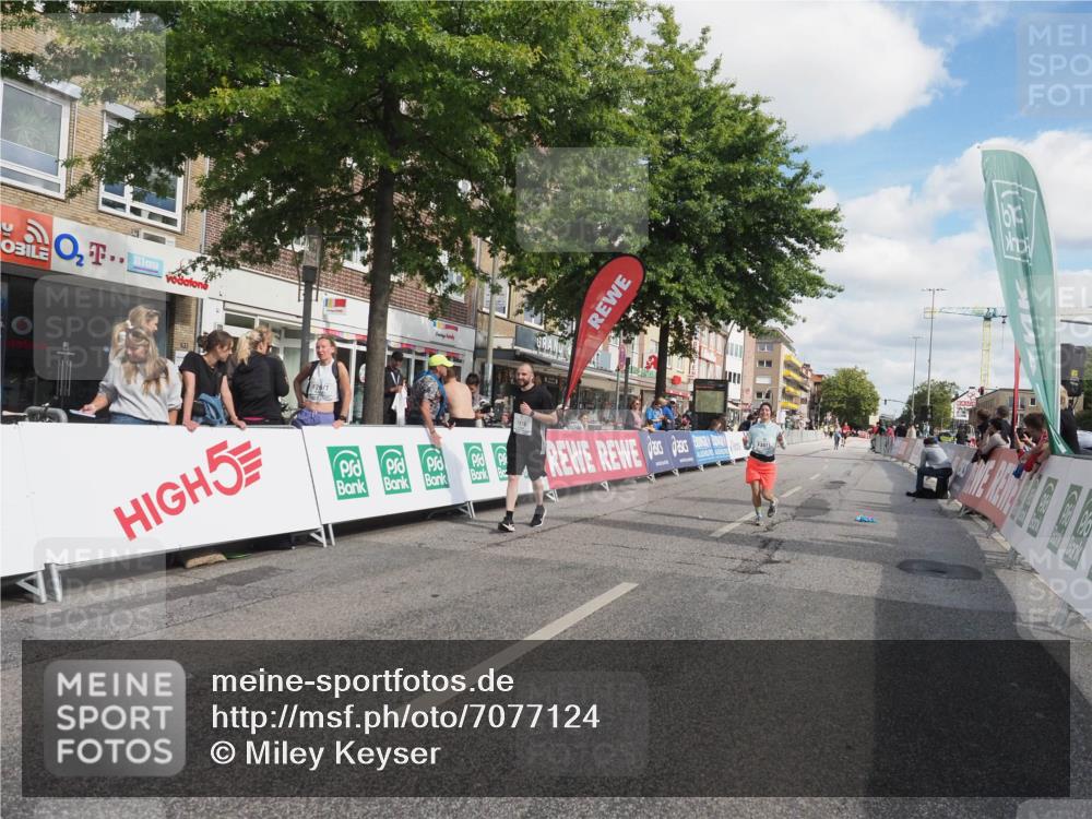 15.09.2024 - PSD Bank Halbmarathon Miley Keyser http://msf.ph/oto/7077124 15.09.2024 12:36:44 Ziel 1978, 3404, 3411 meine-sportfotos.de
