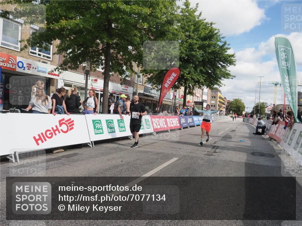 15.09.2024 - PSD Bank Halbmarathon Miley Keyser http://msf.ph/oto/7077134 15.09.2024 12:36:45 Ziel 1978, 2317, 3404, 3411 meine-sportfotos.de