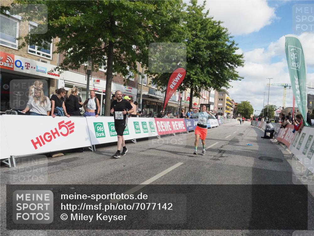 15.09.2024 - PSD Bank Halbmarathon Miley Keyser http://msf.ph/oto/7077142 15.09.2024 12:36:45 Ziel 1978, 2317, 3404, 3411 meine-sportfotos.de