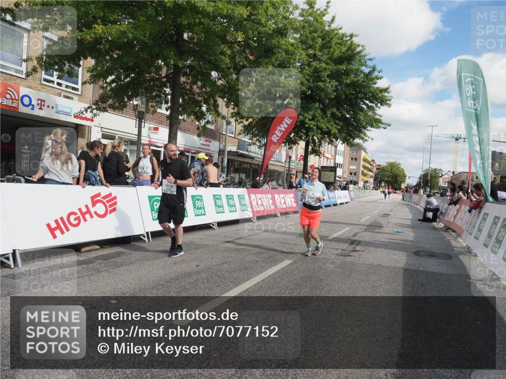 15.09.2024 - PSD Bank Halbmarathon Miley Keyser http://msf.ph/oto/7077152 15.09.2024 12:36:45 Ziel 1978, 2317, 3404, 3411 meine-sportfotos.de