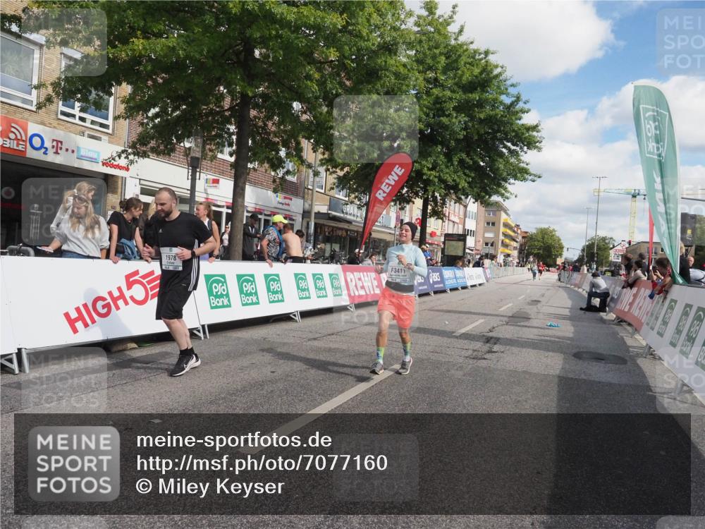 15.09.2024 - PSD Bank Halbmarathon Miley Keyser http://msf.ph/oto/7077160 15.09.2024 12:36:46 Ziel 1978, 2317, 3404, 3411 meine-sportfotos.de