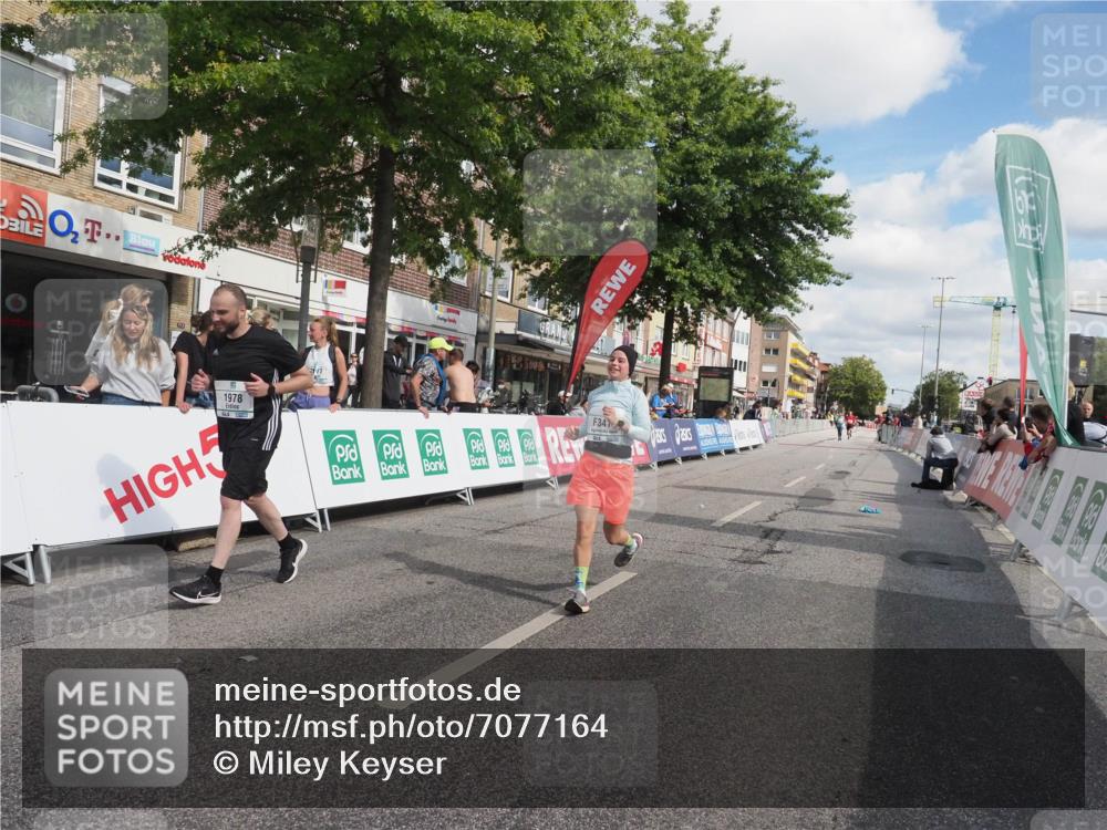 15.09.2024 - PSD Bank Halbmarathon Miley Keyser http://msf.ph/oto/7077164 15.09.2024 12:36:46 Ziel 1978, 2317, 3404, 3411 meine-sportfotos.de