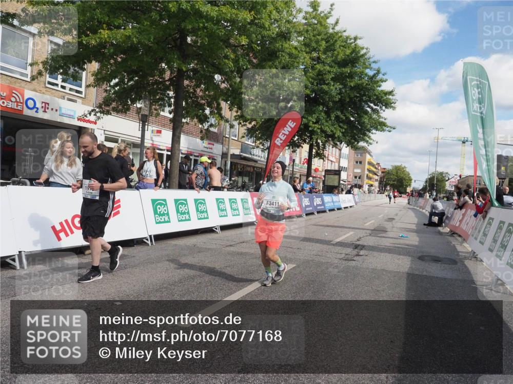 15.09.2024 - PSD Bank Halbmarathon Miley Keyser http://msf.ph/oto/7077168 15.09.2024 12:36:46 Ziel 1978, 2317, 3404, 3411 meine-sportfotos.de