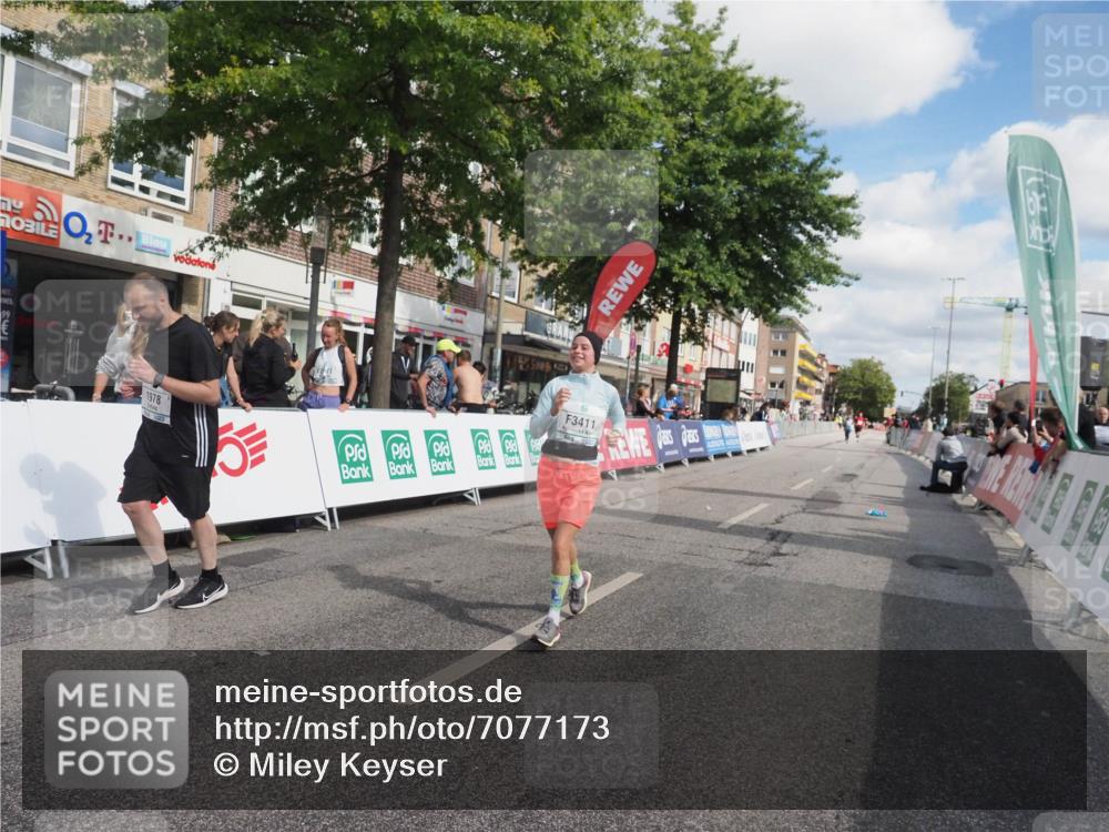 15.09.2024 - PSD Bank Halbmarathon Miley Keyser http://msf.ph/oto/7077173 15.09.2024 12:36:46 Ziel 1978, 2317, 3404, 3411 meine-sportfotos.de