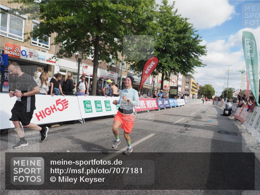 15.09.2024 - PSD Bank Halbmarathon Miley Keyser http://msf.ph/oto/7077181 15.09.2024 12:36:46 Ziel 1978, 2317, 3404, 3411 meine-sportfotos.de